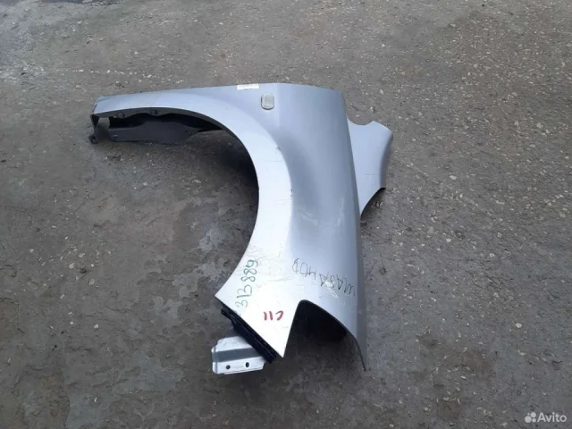 Крылья для Nissan Tiida SC11 Седан 2007-2014 на фотографиях