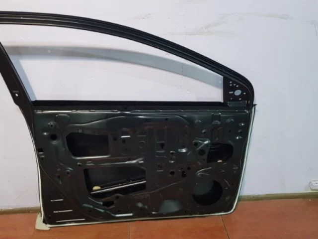 Стекла и зеркала для Toyota Corolla E170 Седан (EU) 2012-2016 на фотографиях