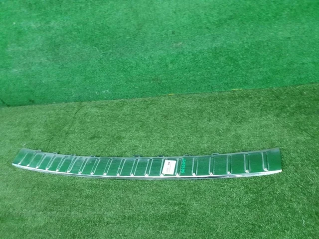 Накладка заднего бампера правая для Volkswagen Touareg I (7L) 2002-2010 на фотографиях