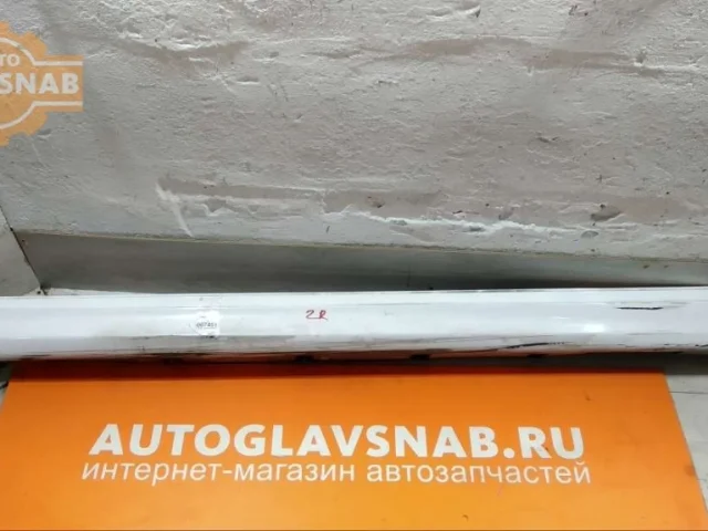 Накладка порога правая для Nissan Tiida SC11 Седан 2007-2014 на фотографиях