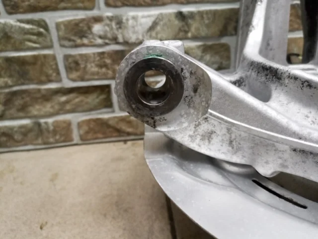 Кулак поворотный левый для Land Rover Range Rover Evoque L538 2011-2015 на фотографиях