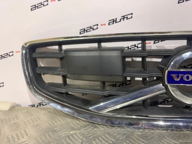 Решетка радиатора для Volvo S60 FS II 2010-2013 на фотографиях