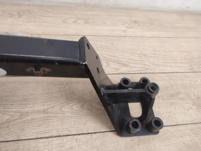 Фаркоп для Volkswagen Touareg II (7P5) 2010-2014 на фотографиях