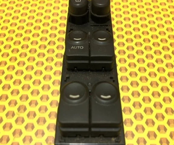 Блок управления стеклоподъемниками для Hyundai Solaris 1 рестайлинг 2014-2017 на фотографиях