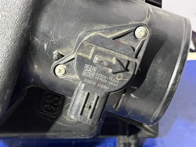 Корпус воздушного фильтра для Toyota RAV4 XA40 rest 2015-2019 на фотографиях