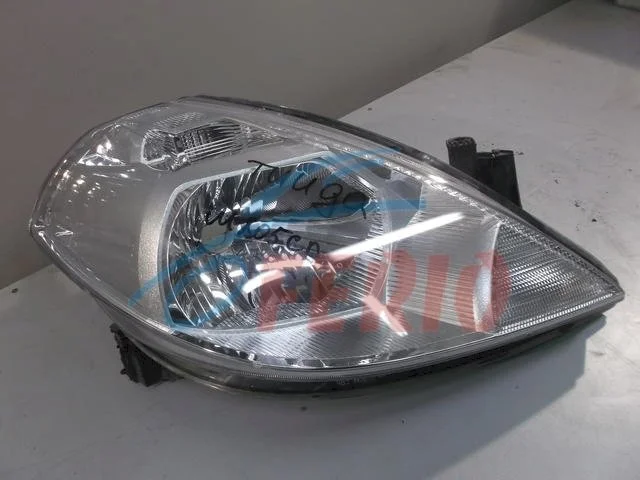 Фары для Nissan Tiida C11 Хэтчбек 2007-2014 на фотографиях