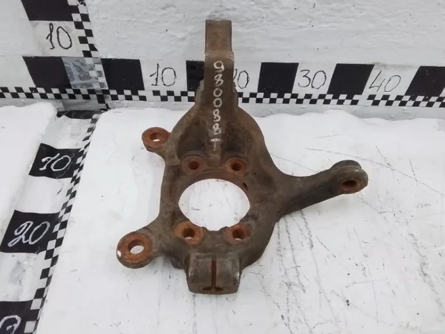 Кулак поворотный правый для Nissan Tiida C13 Хэтчбек 2015-2016 на фотографиях