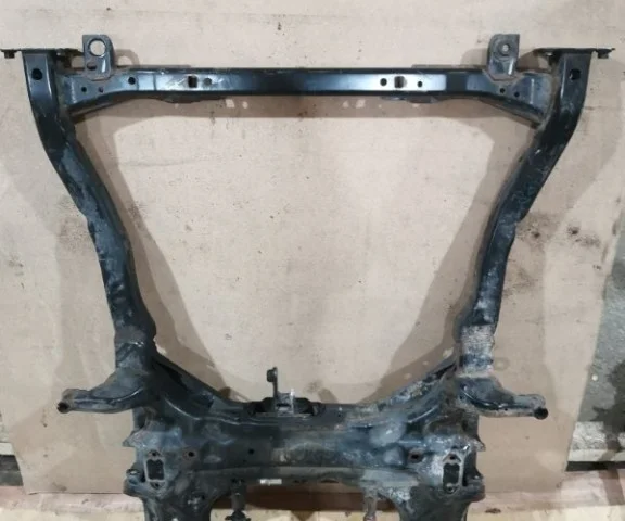 Подрамник двигателя для Opel Mokka 2012-2016 на фотографиях