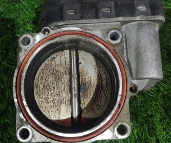 Дроссельная заслонка для BMW X5 Е53 1999-2006 на фотографиях