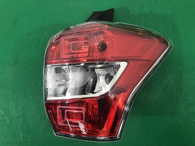 Фонарь правый для Subaru Forester SJ 2013-2016 на фотографиях
