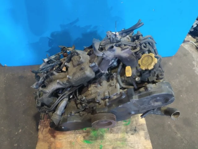 Двигатель без навесного для Subaru Legacy B4 BE 1998-2003 на фотографиях