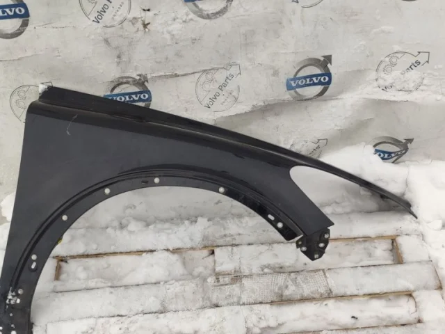 Крыло правое для Volvo C30 MK 2006-2013 на фотографиях