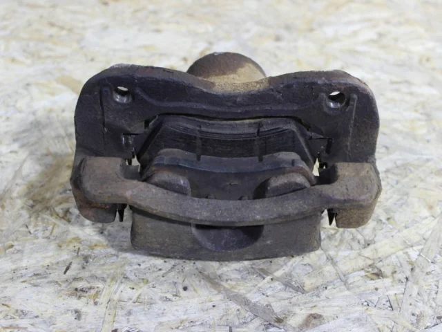 Суппорт передний правый для Hyundai Solaris 1 рестайлинг 2014-2017 на фотографиях