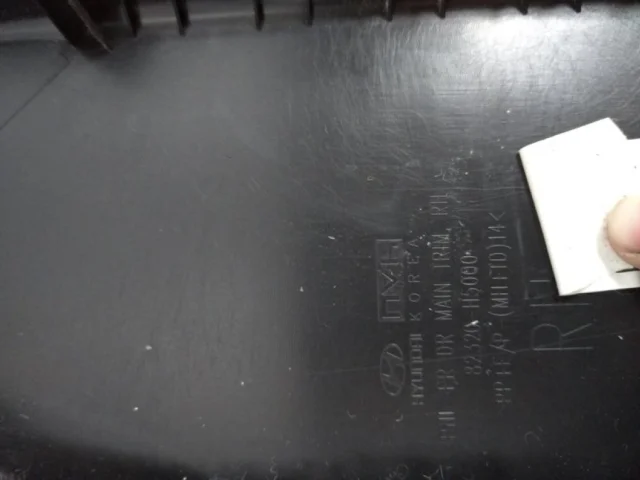 Уплотнитель передней правой двери для Hyundai Solaris 2 (2017-2022) на фотографиях