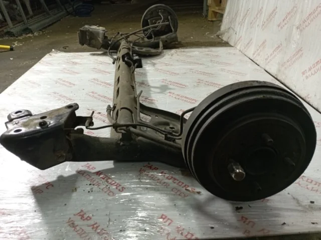 Задняя балка для Nissan Tiida C13 Хэтчбек 2015-2016 на фотографиях