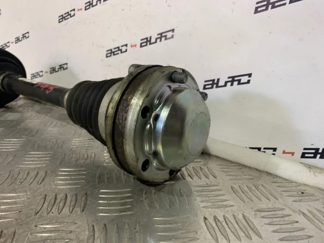 Привод передний левый для Volkswagen Passat (B6, Typ 3C) 2005-2010 на фотографиях