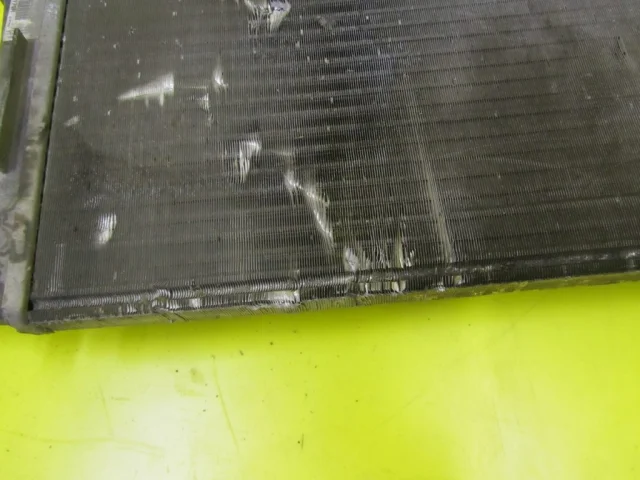 Радиатор охлаждения ДВС для Renault Sandero 5S 2012-2018 на фотографиях