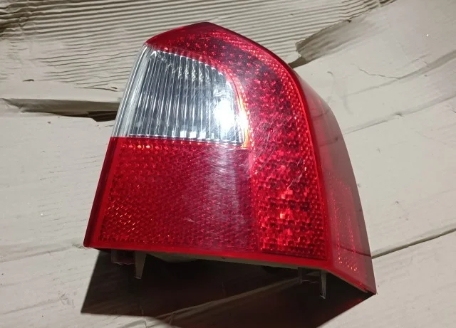 Фонарь внешний правый для Volvo XC70 BZ 2007-2016 на фотографиях