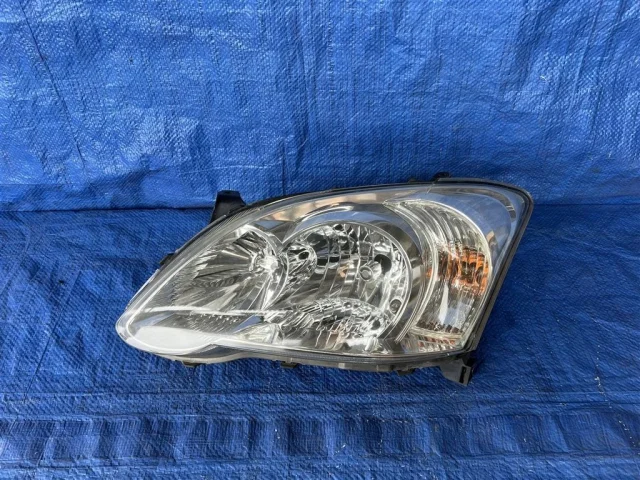 Бампер для Toyota Corolla E120/E130 Хэтчбек 2001-2007 на фотографиях