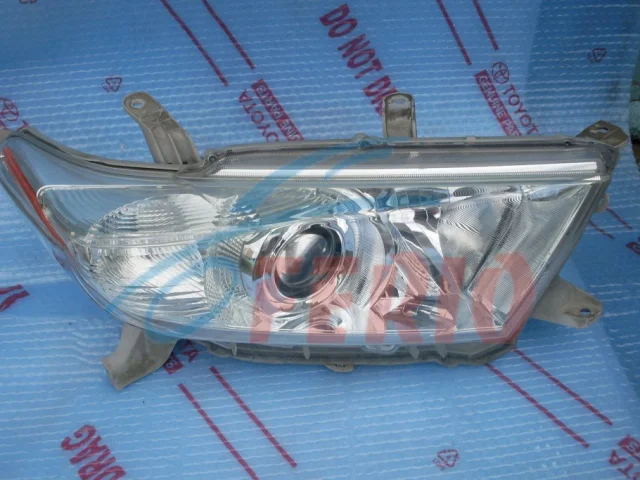 Фара правая для Toyota Highlander XU40 2007-2013 на фотографиях