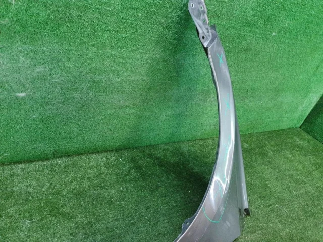 Крылья для Toyota Corolla E170 Седан (EU) 2012-2016 на фотографиях