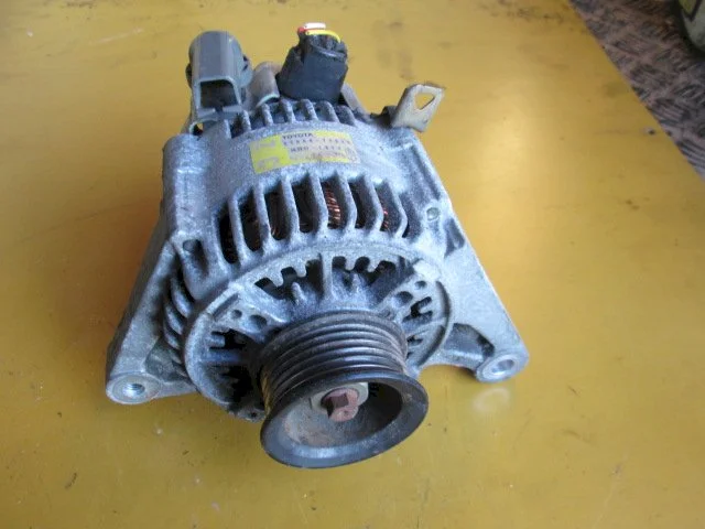 Генератор для Toyota Corolla E140/E150 Седан 2006-2013 на фотографиях