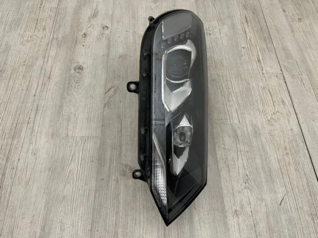Фара ксенон левая для Volkswagen Touareg II (7P5) 2010-2014 на фотографиях
