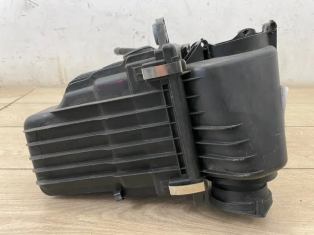 Корпус воздушного фильтра для Audi Q7 4L 2005-2015 на фотографиях