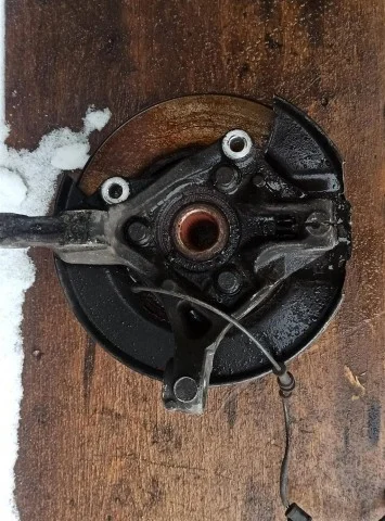 Кулак поворотный левый для Opel Zafira B 2005-2015 на фотографиях