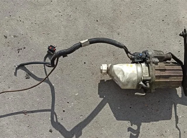 Насос ГУР для Opel Astra H Седан 2004-2014 на фотографиях