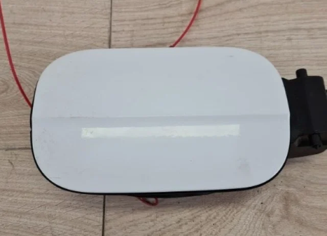 Лючок топливного бака для Audi Q7 4M 2015+ на фотографиях