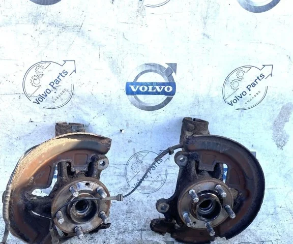 Кулак поворотный правый для Land Rover Range Rover Evoque L538 2011-2015 на фотографиях