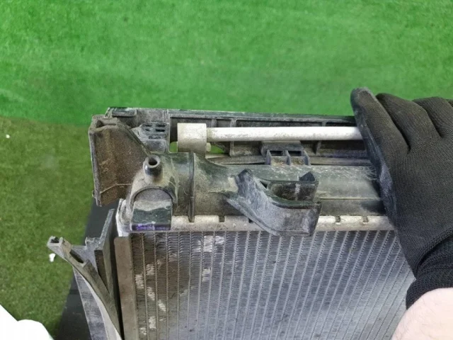 Радиатор охлаждения ДВС для Mercedes-Benz GL class X166 2012-2016 на фотографиях