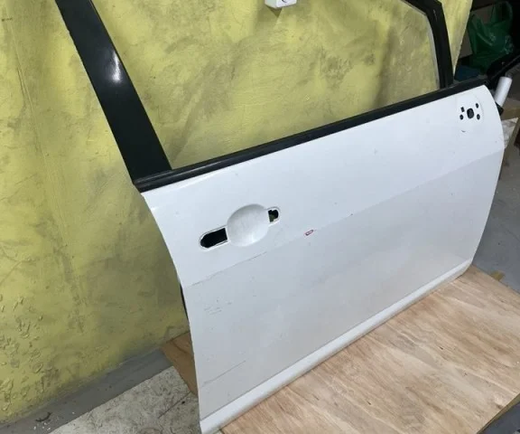 Двери для Nissan Tiida SC11 Седан 2007-2014 на фотографиях