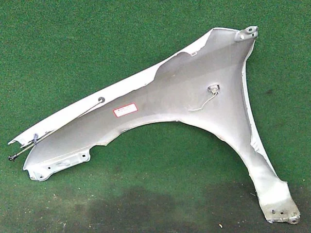 Крылья для Toyota Corolla E120/E130 Хэтчбек 2001-2007 на фотографиях