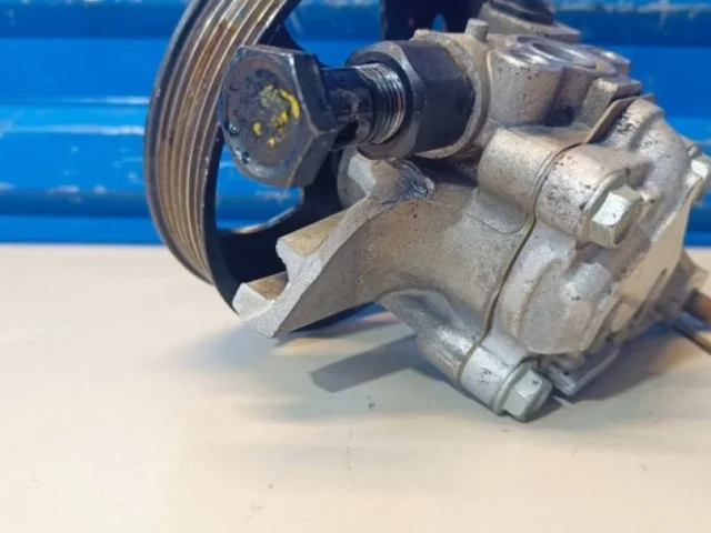 Насос ГУР для Hyundai Solaris 1 RB (2011-2013) на фотографиях