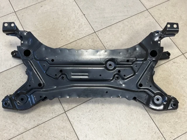 Подрамник двигателя для Mitsubishi Outlander III GF0W 2012-2016 на фотографиях