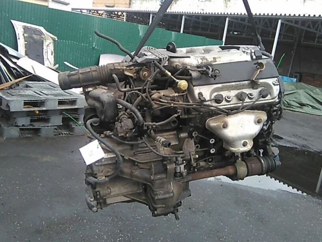 Двигатель без навесного для Honda Elysion RR 2004-2013 на фотографиях