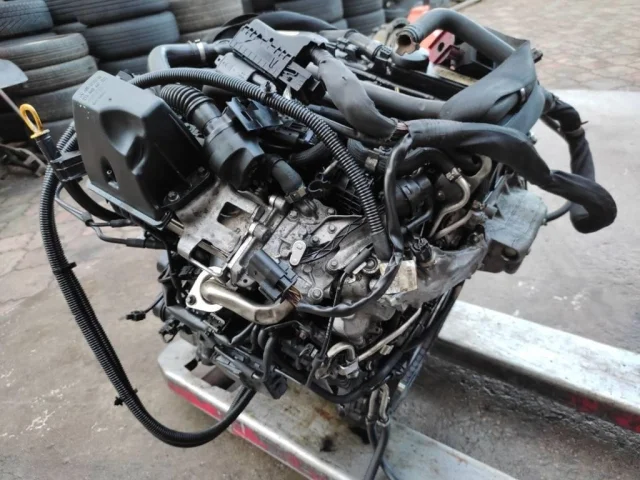 Двигатель без навесного для Mercedes-Benz Sprinter II (W906) Грузовая платформа 2006-2018 на фотографиях