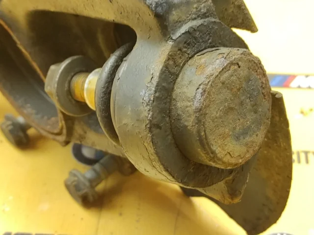 Ступица колеса задняя правая для Mercedes-Benz M class W163 1998-2005 на фотографиях