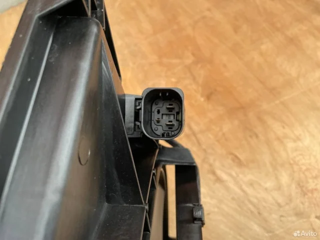 Вентилятор радиатора охлаждения ДВС для BMW X3 Е83 2003-2010 на фотографиях