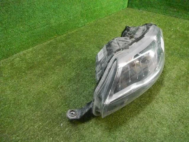 Фара левая для Skoda Rapid I rest NH3 2017-2020 на фотографиях