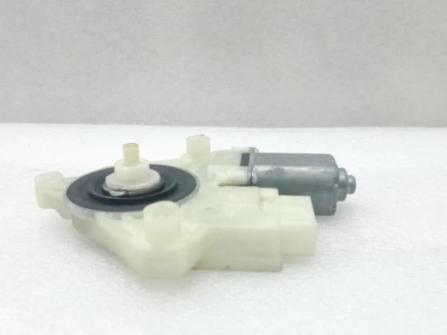 Мотор стеклоподъемника передний правый для Skoda Rapid I rest NH3 2017-2020 на фотографиях