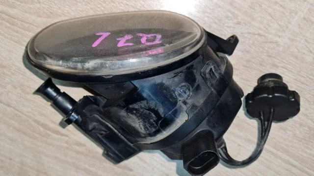 Противотуманка (ПТФ) передняя левая для Audi Q7 4L 2005-2015 на фотографиях