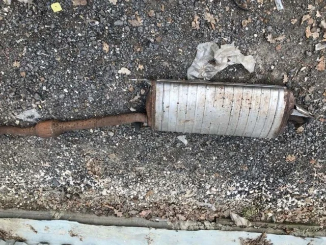 Резонатор глушителя для Toyota RAV4 XA30 2005-2012 на фотографиях