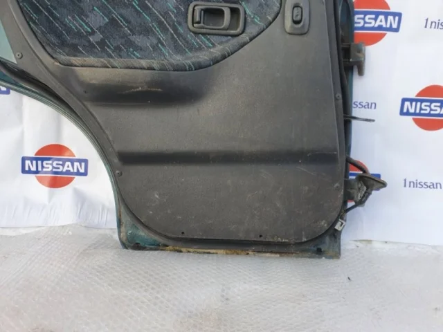 Двери для Nissan Tiida SC11 Седан 2007-2014 на фотографиях