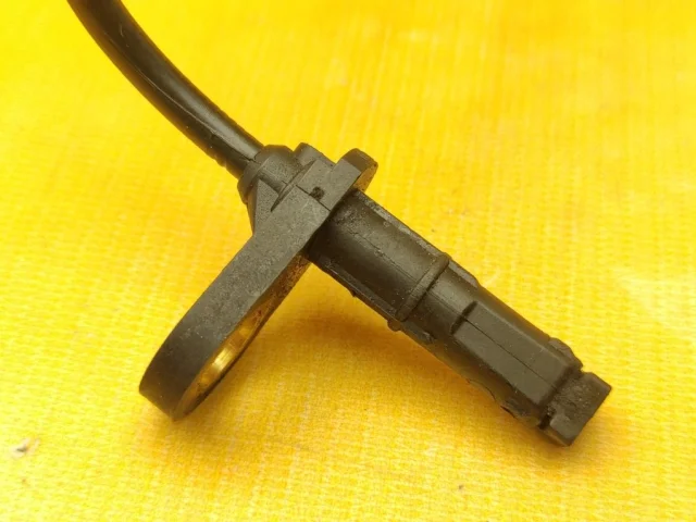 Датчик ABS передний правый для Mercedes-Benz E class W211 2002-2009 на фотографиях