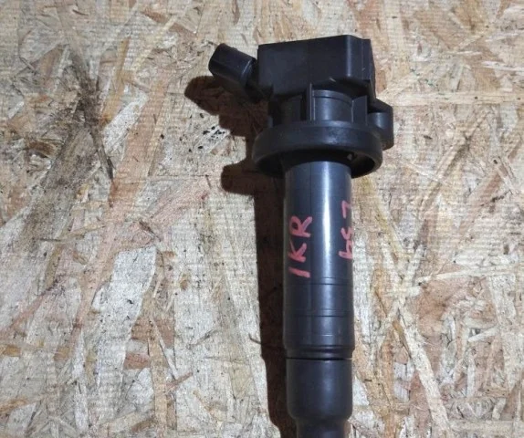 Катушка зажигания для Toyota Corolla E120/E130 Хэтчбек 2001-2007 на фотографиях