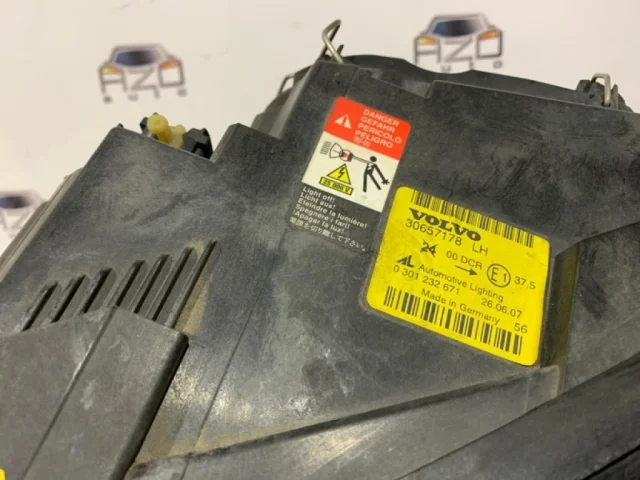 Фара правая для Volvo C30 MK 2006-2013 на фотографиях