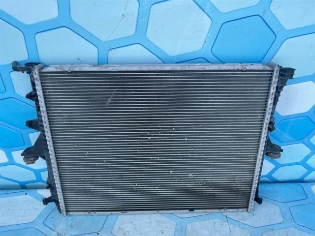 Радиатор охлаждения ДВС для Volkswagen Touareg I (7L) 2002-2010 на фотографиях